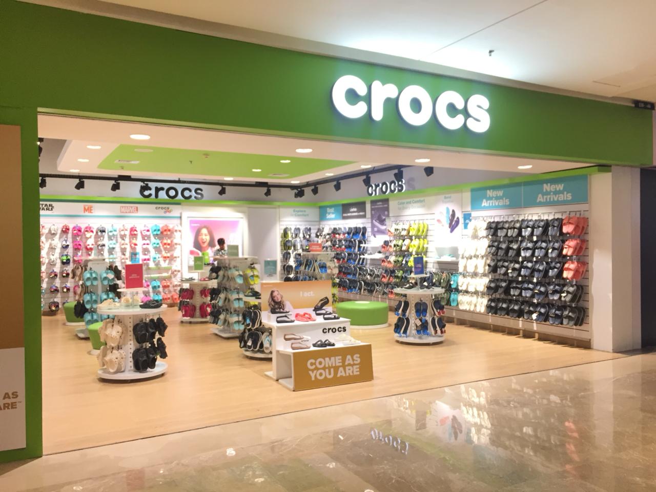 aventura mall crocs store